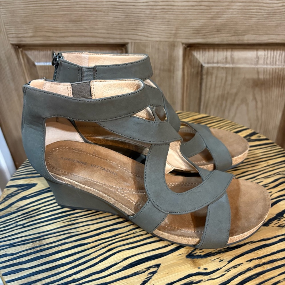 Women’s size 8 Olive wedge sandals Adrienne Vittadini